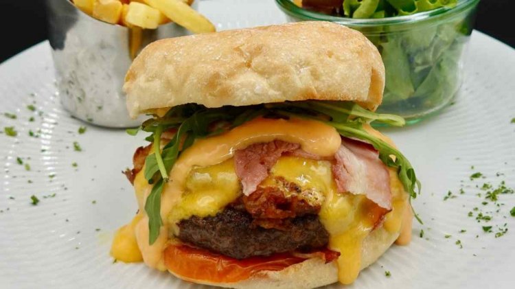 Burger traditionnel « façon bouchère » et cheddar épais