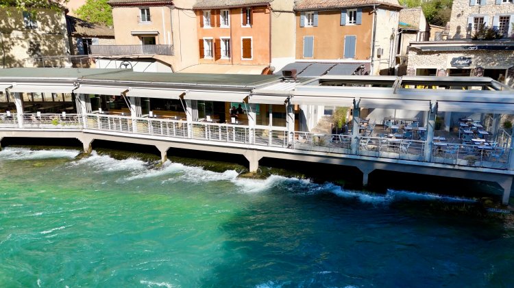 Fontaine-de-Vaucluse, le village qui donna son nom au département